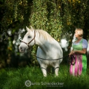 Maestoso Alea und Angela im Dirndl