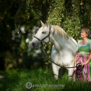 Maestoso Alea und Angela im Dirndl
