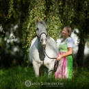 Maestoso Alea und Angela im Dirndl